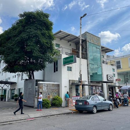 Hotel Santo Domingo Express Виляермоса Екстериор снимка