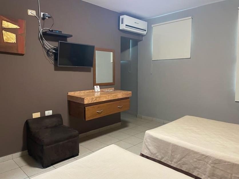 Hotel Santo Domingo Express Виляермоса Екстериор снимка