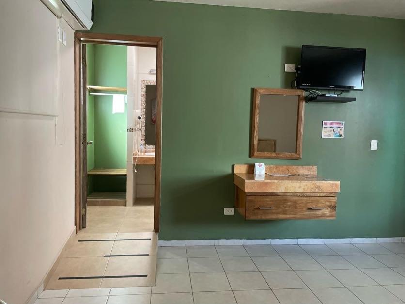 Hotel Santo Domingo Express Виляермоса Екстериор снимка