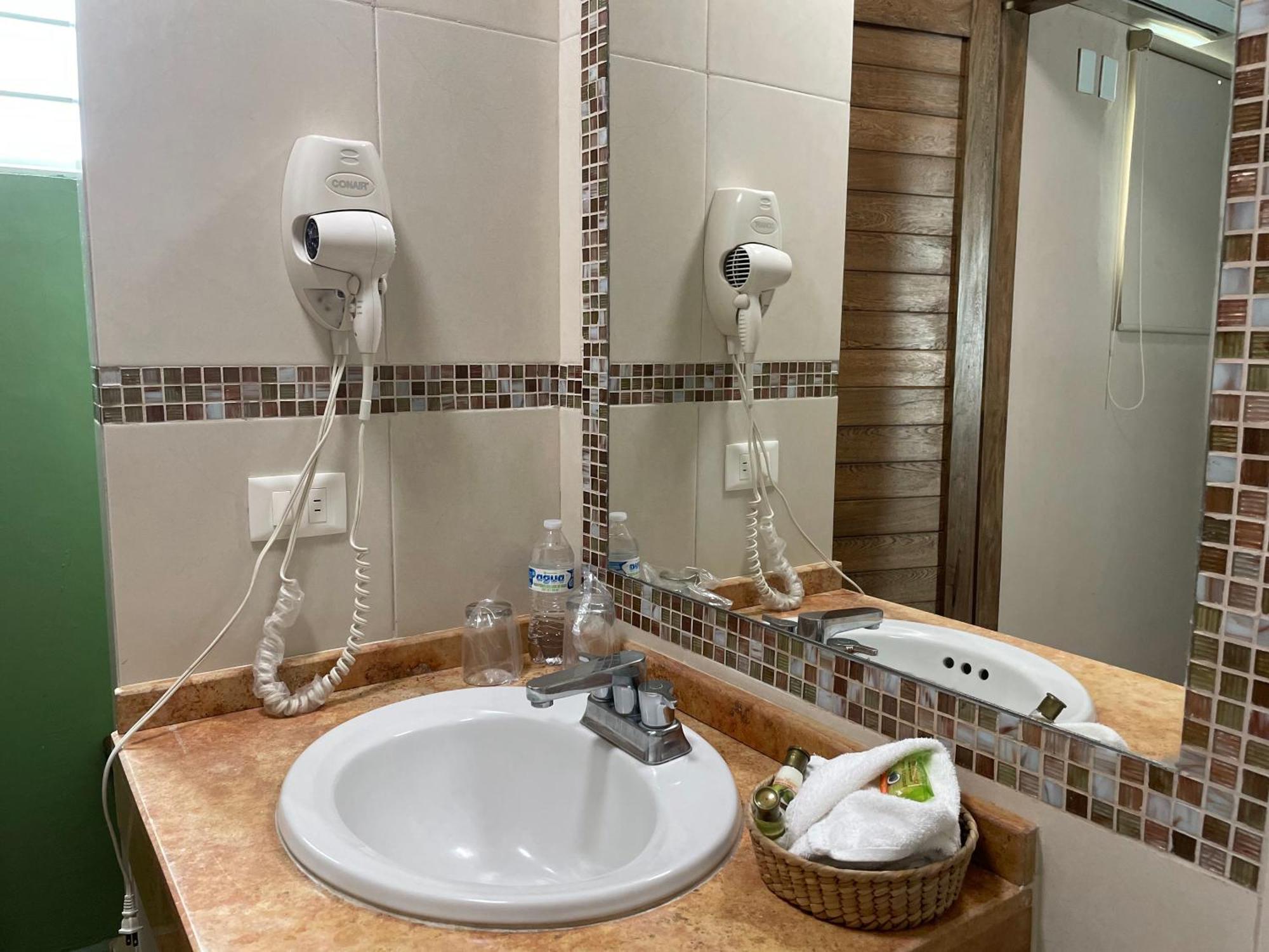 Hotel Santo Domingo Express Виляермоса Екстериор снимка