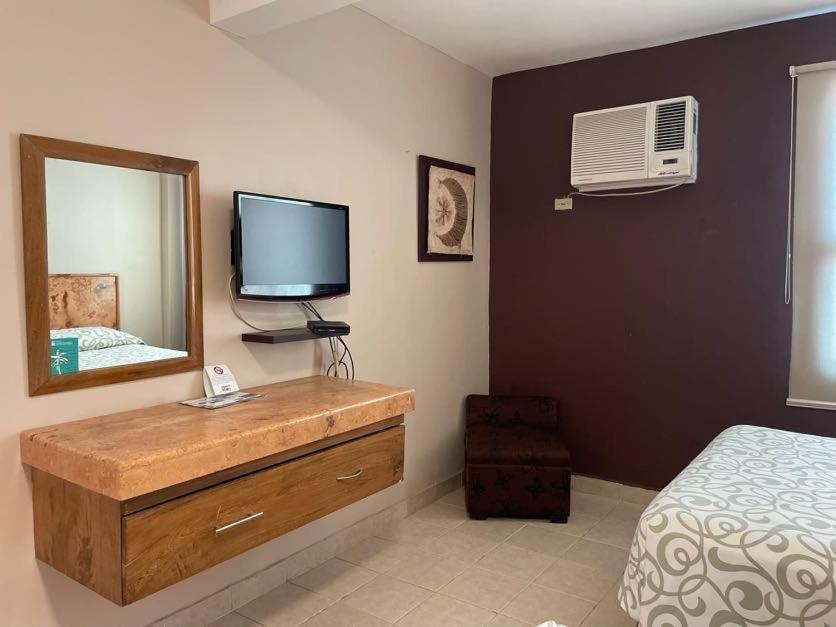 Hotel Santo Domingo Express Виляермоса Екстериор снимка